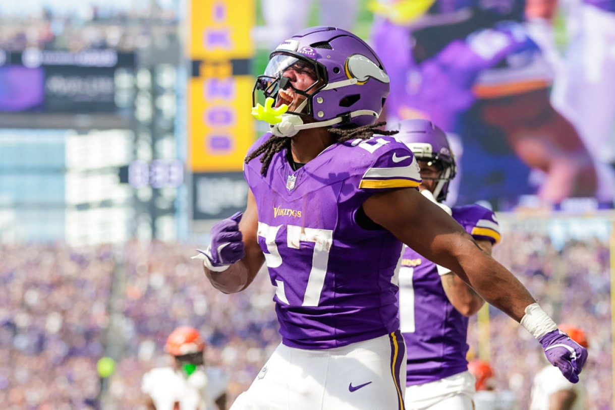 Week 6 Buy and Sell Targets 2025 Fantasy Football Week 6 Buy and Sell Targets